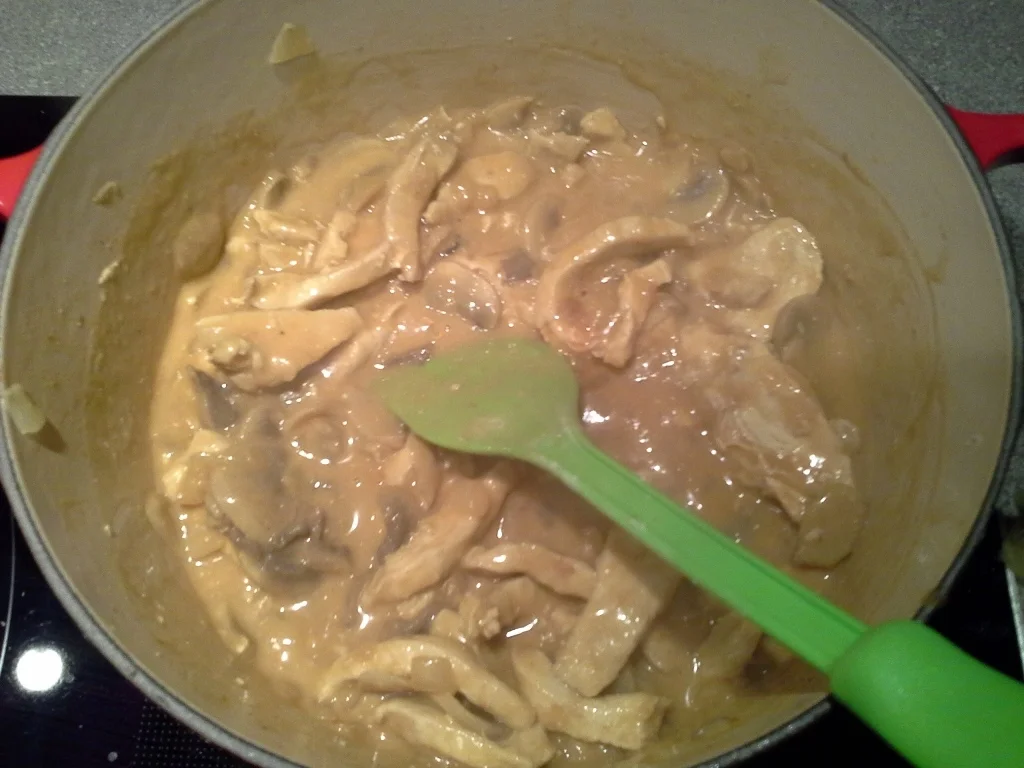 Rezept: Putenfilet Gulasch mit Blumenkohl und Pilzsosse à la Biggi Bild Nr. 18 Putenfilet Gulasch mit Blumenkohl und Pilzsosse à la Biggi - Rezept - Bild Nr. 18