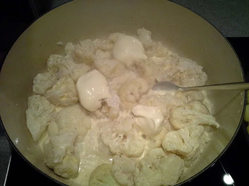 Rezept: Putenfilet Gulasch mit Blumenkohl und Pilzsosse à la Biggi Bild Nr. 16 Putenfilet Gulasch mit Blumenkohl und Pilzsosse à la Biggi - Rezept - Bild Nr. 16