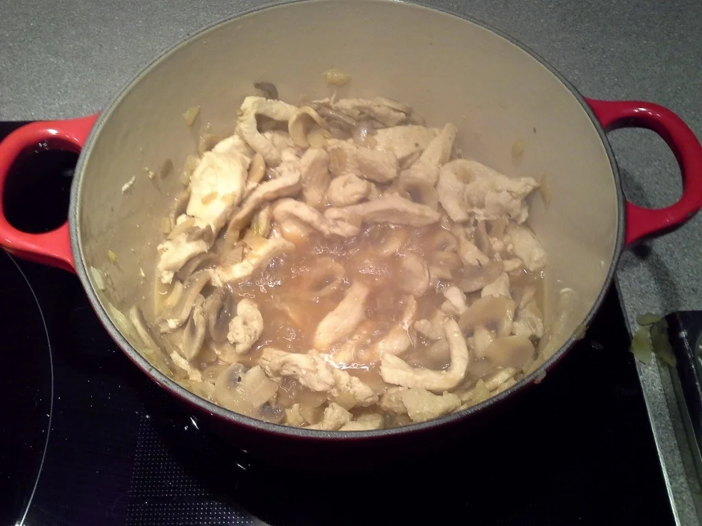 Rezept: Putenfilet Gulasch mit Blumenkohl und Pilzsosse à la Biggi Bild Nr. 19 Putenfilet Gulasch mit Blumenkohl und Pilzsosse à la Biggi - Rezept - Bild Nr. 19