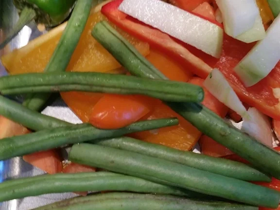 Stielkottelet mit Gemüsepfanne und Pistazien à la Biggi - Rezept - Bild Nr. 2