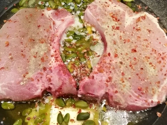 Stielkottelet mit Gemüsepfanne und Pistazien à la Biggi - Rezept - Bild Nr. 6