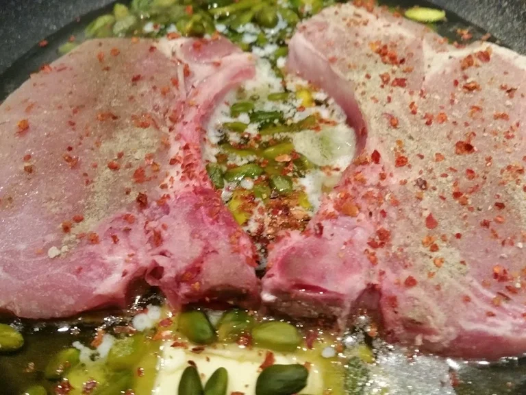 Stielkottelet mit Gemüsepfanne und Pistazien à la Biggi - Rezept - Bild Nr. 7