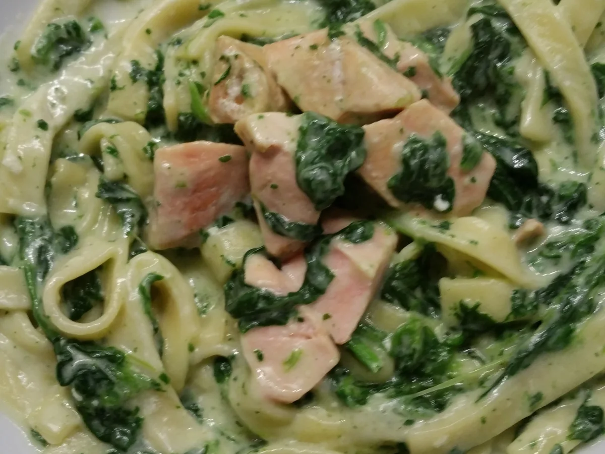 Tagliatelle ist der HAUPTAKTEUR (heute mit Lachs und Blattspinat) - Rezept - Bild Nr. 9