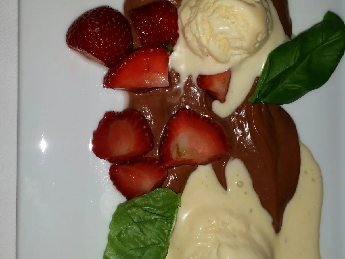 Kokoseis | Eis von der Duftgeranie | karamellisierter Rührkuchen | Kuchencreme - Rezept