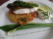Bärlauch-Kartoffel-Puffer mit gegrilltem Zander und grünen Spargelspitzen - Rezept