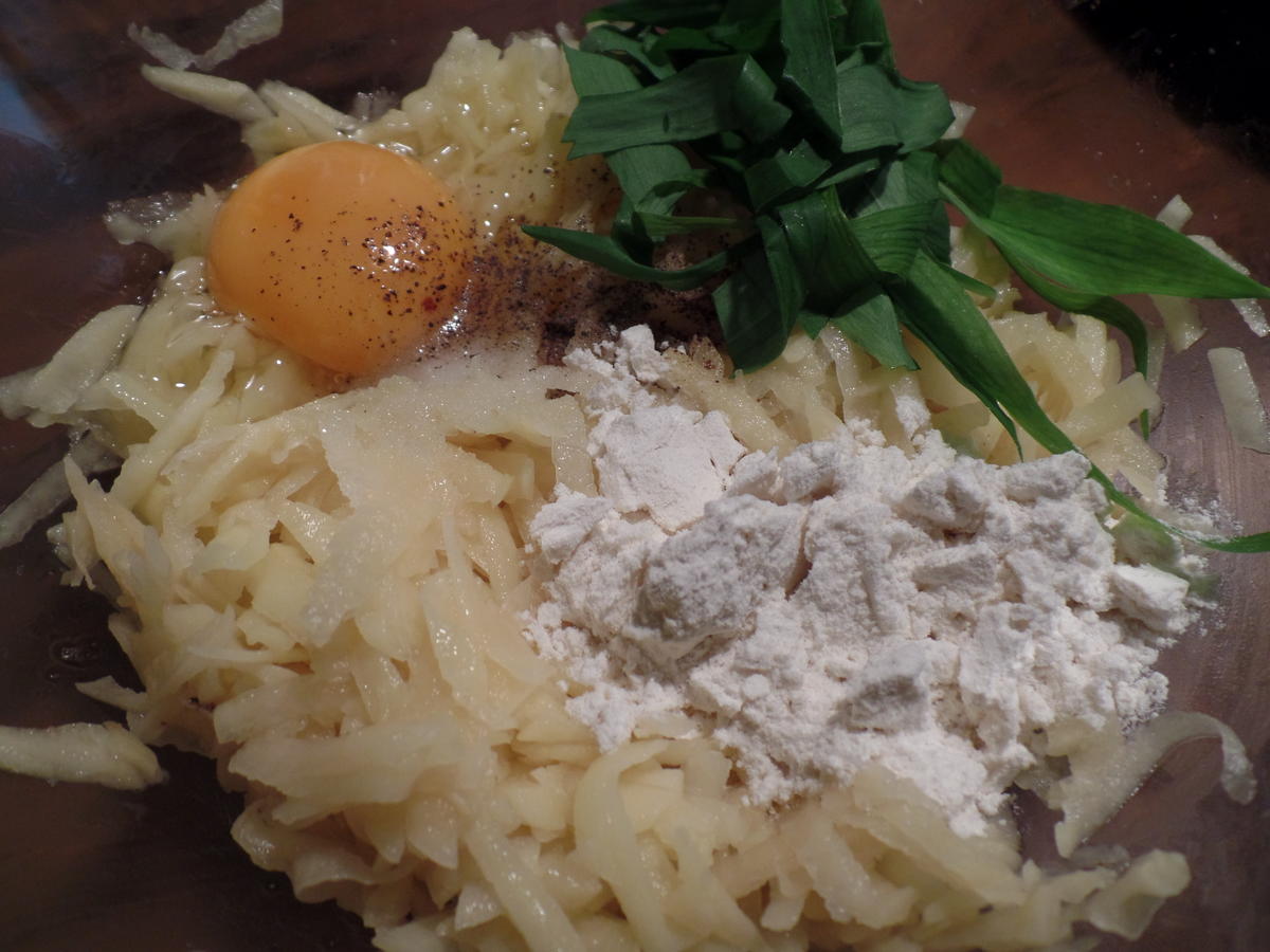 Bärlauch-Kartoffel-Puffer mit gegrilltem Zander und grünen Spargelspitzen - Rezept - Bild Nr. 4