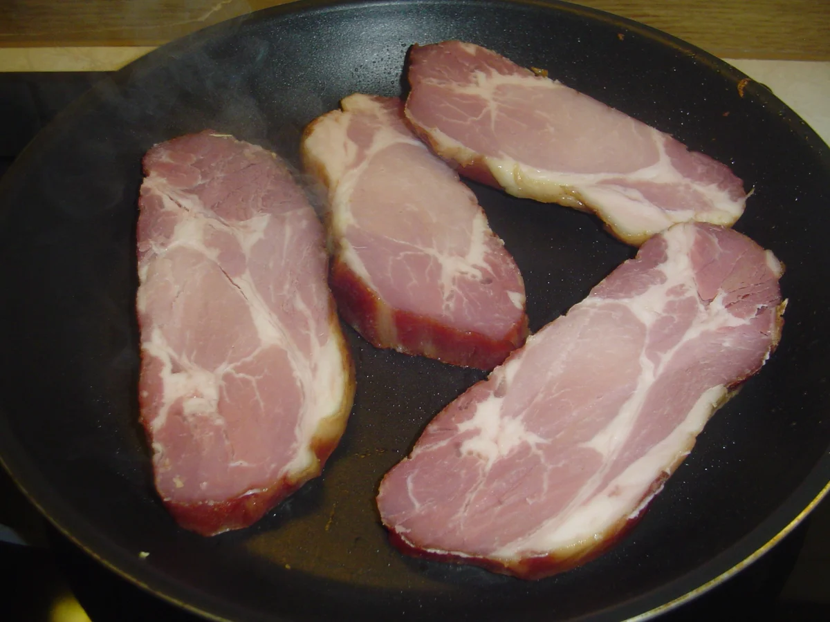 Geräuchertes Halsgrat mit Kohlgemüse und Kartoffeln - Rezept - Bild Nr. 2