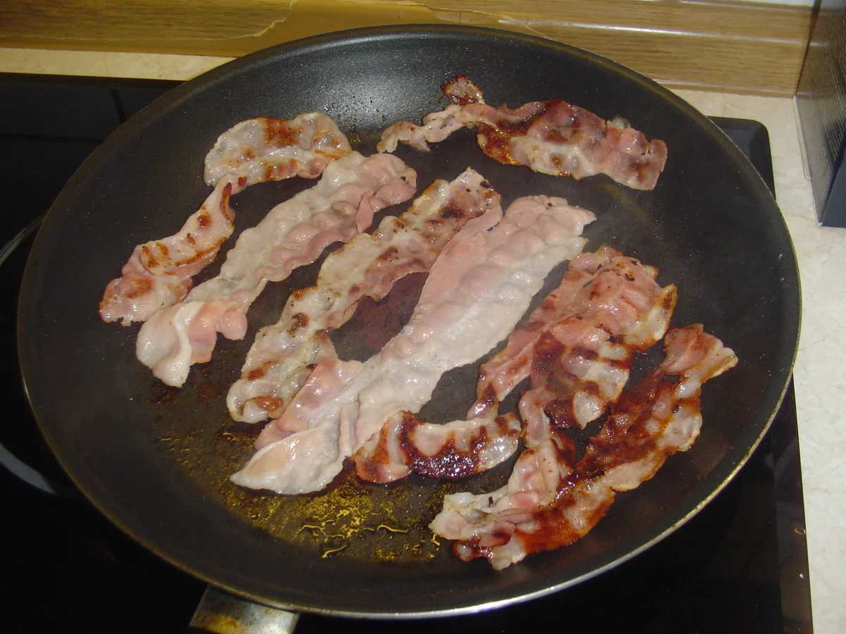 Tagilatelle mit Pilzen,Speck,Peperoncini und Parmesan in Scheibchen - Rezept - Bild Nr. 4