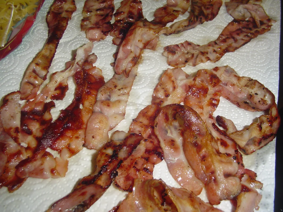 Tagilatelle mit Pilzen,Speck,Peperoncini und Parmesan in Scheibchen - Rezept - Bild Nr. 5