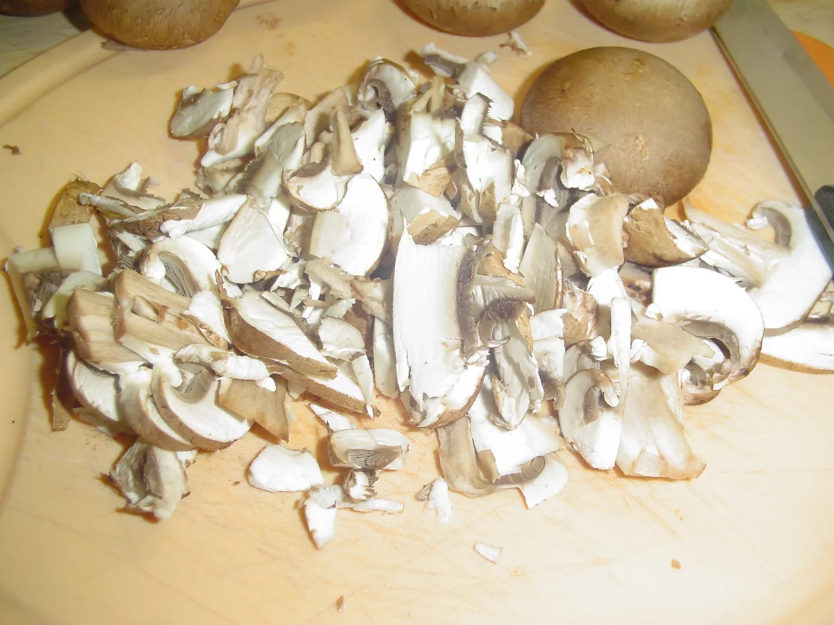 Tagilatelle mit Pilzen,Speck,Peperoncini und Parmesan in Scheibchen - Rezept - Bild Nr. 6