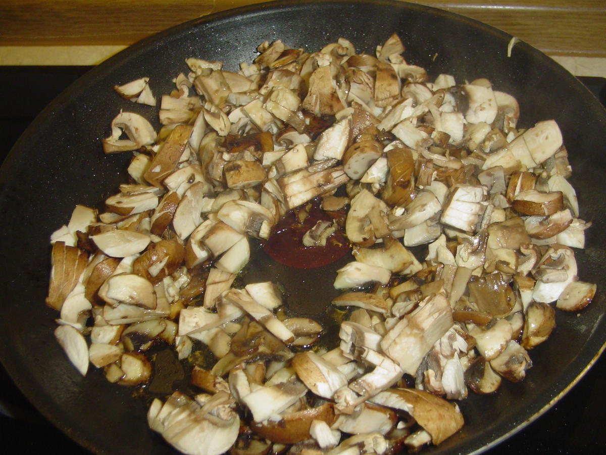 Tagilatelle mit Pilzen,Speck,Peperoncini und Parmesan in Scheibchen - Rezept - Bild Nr. 8