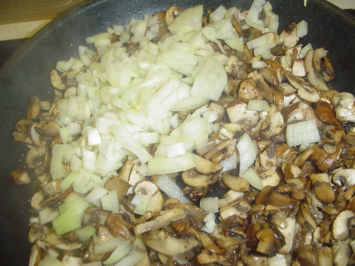 Tagilatelle mit Pilzen,Speck,Peperoncini und Parmesan in Scheibchen - Rezept - Bild Nr. 9