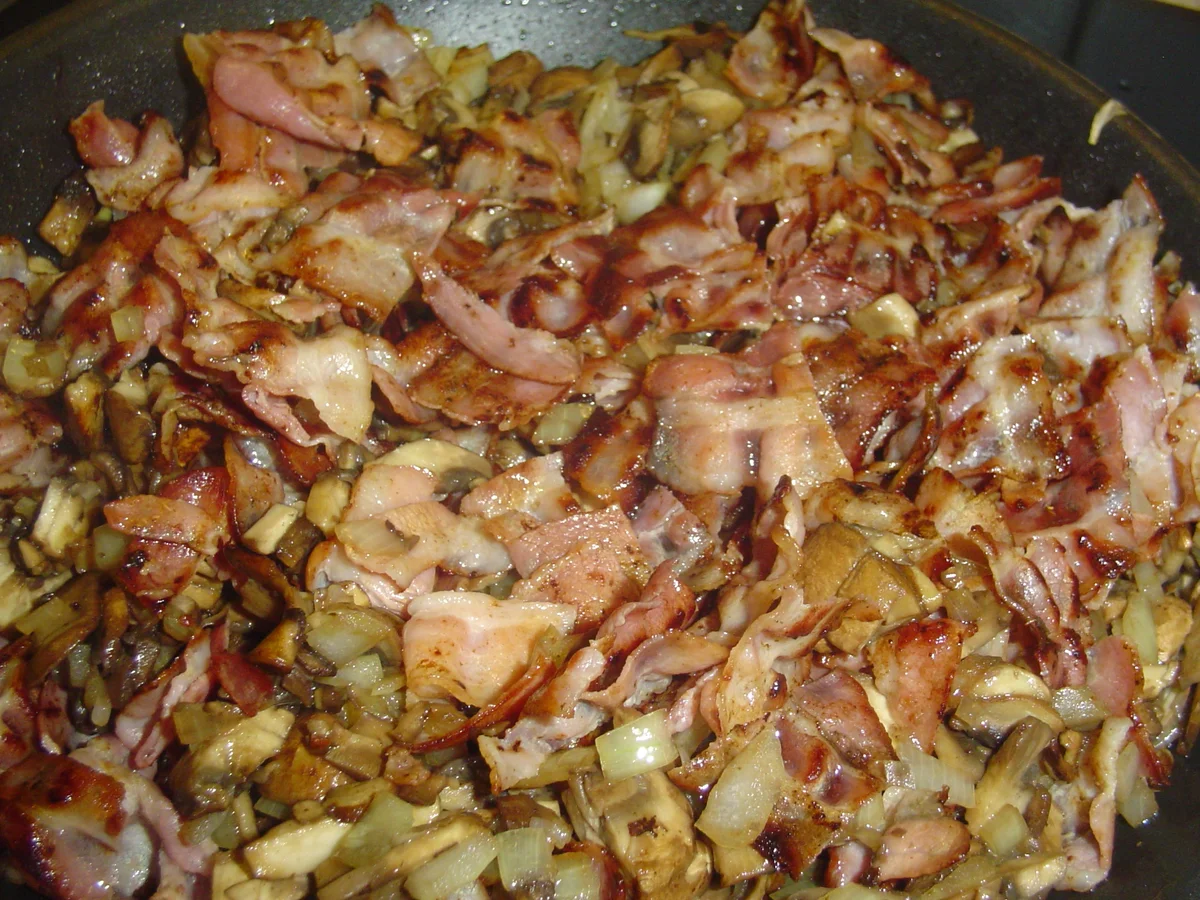 Tagilatelle mit Pilzen,Speck,Peperoncini und Parmesan in Scheibchen - Rezept - Bild Nr. 11