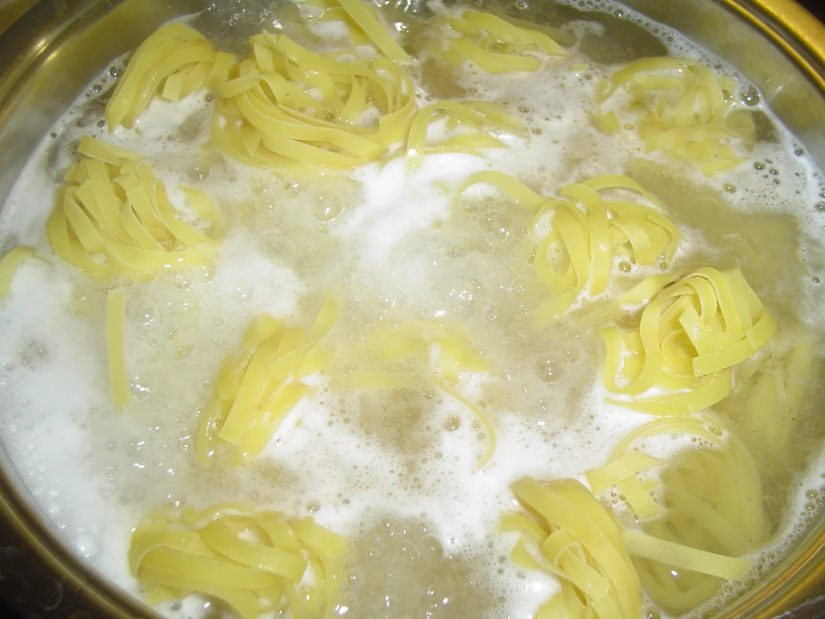 Tagilatelle mit Pilzen,Speck,Peperoncini und Parmesan in Scheibchen - Rezept - Bild Nr. 13