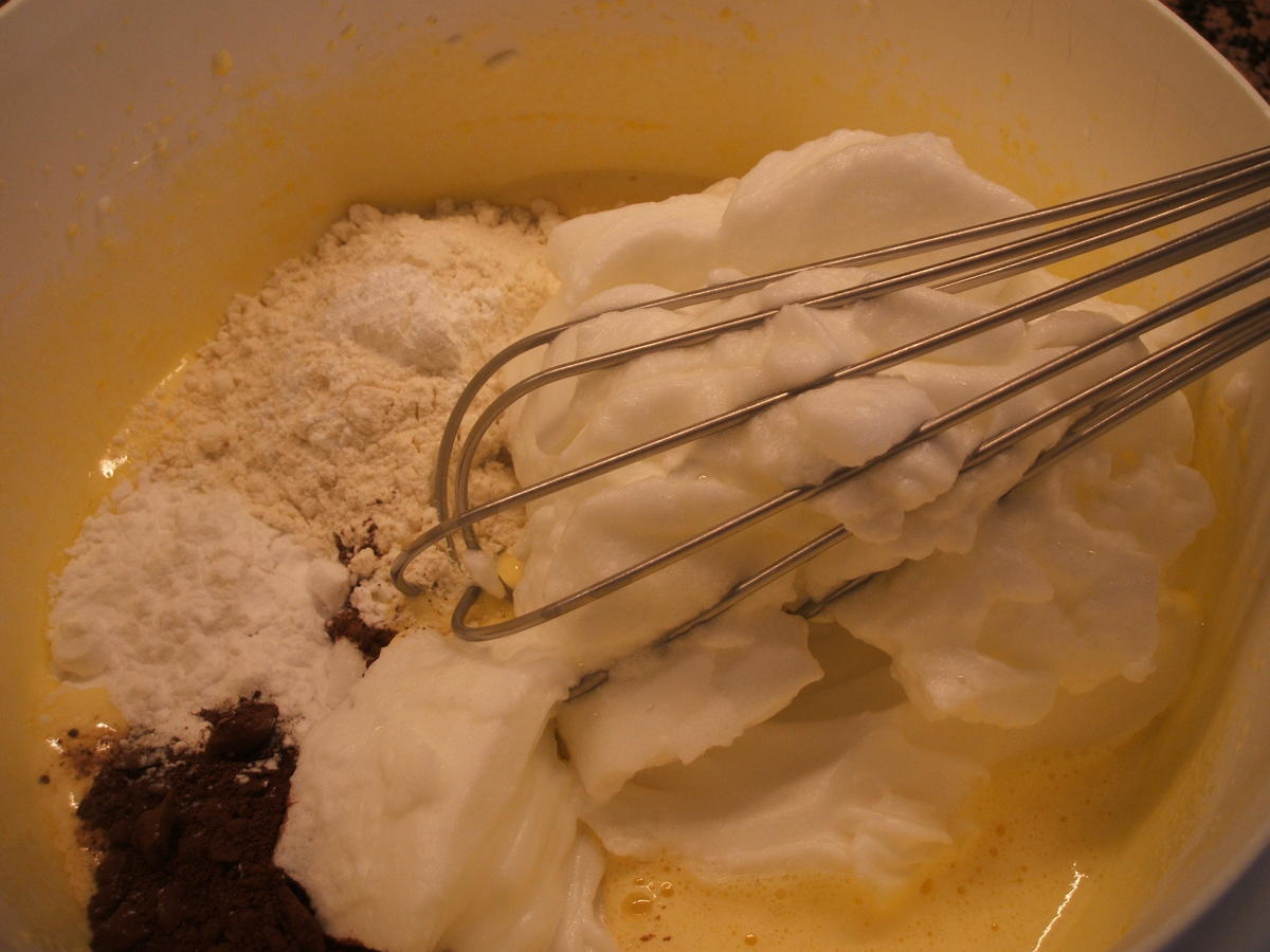 Backen: Schokosahne-Kirsch-Schnitten - Rezept - Bild Nr. 2