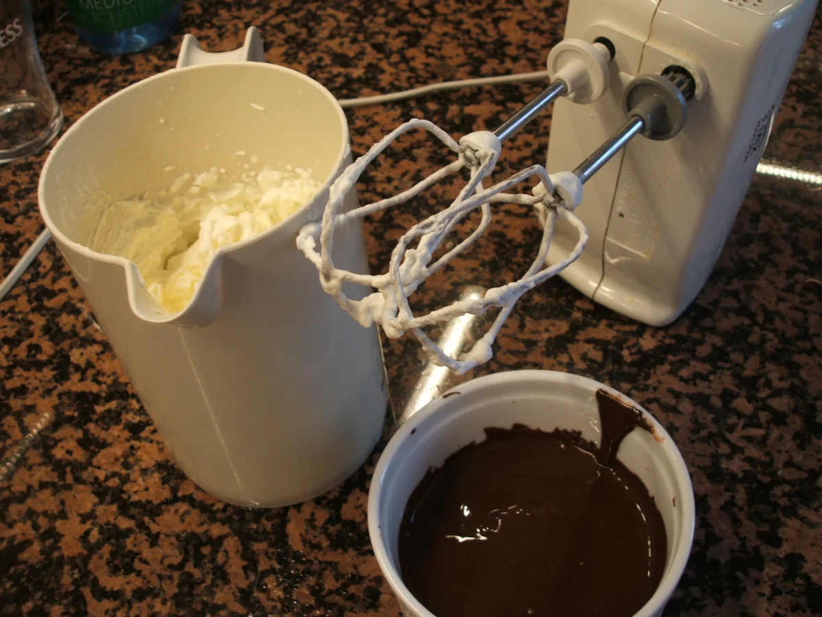 Backen: Schokosahne-Kirsch-Schnitten - Rezept - Bild Nr. 5