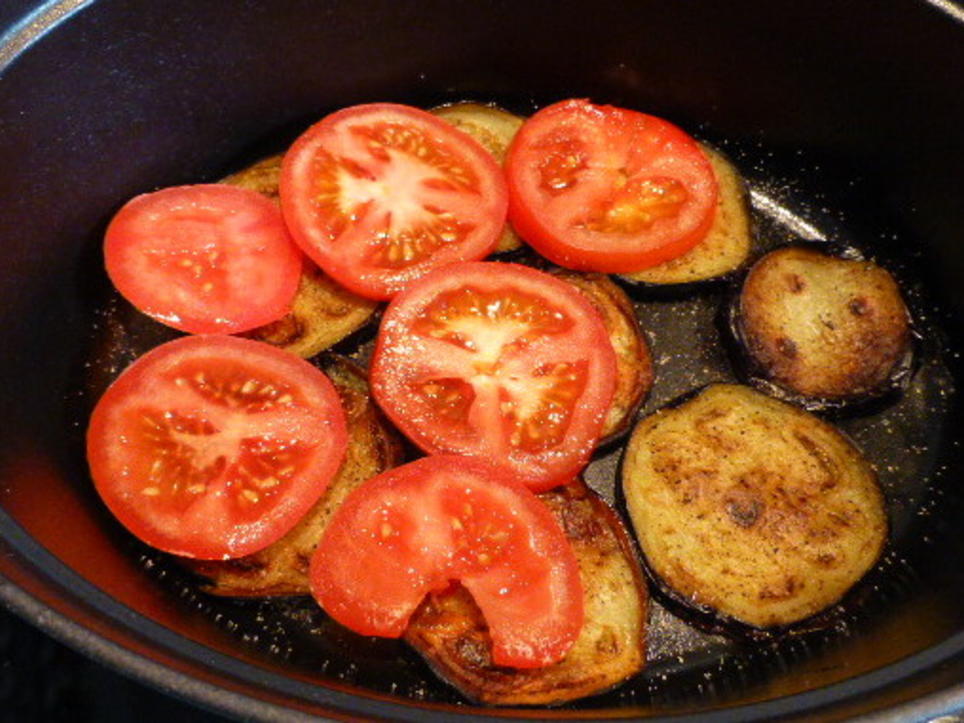 Geschmorte Lammhaxe mit Auberginen und Tomaten - Rezept - kochbar.de