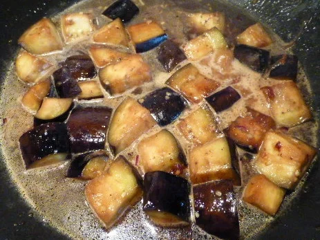 Rezept: Würzige Auberginen aus dem Wok Bild Nr. 3 Würzige Auberginen aus dem Wok - Rezept - Bild Nr. 3