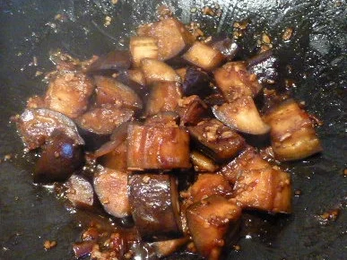 Rezept: Würzige Auberginen aus dem Wok Bild Nr. 4 Würzige Auberginen aus dem Wok - Rezept - Bild Nr. 4