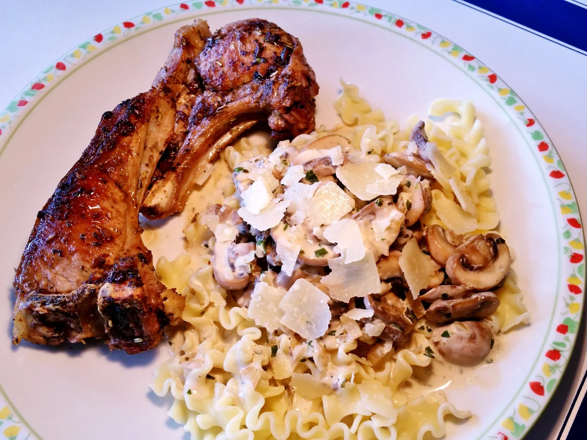 Champignons in pikanter Kräutersoße ... - Rezept