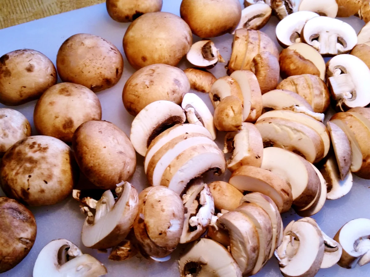 Champignons in pikanter Kräutersoße ... - Rezept - Bild Nr. 3