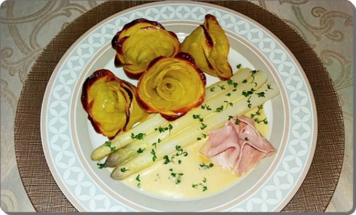 Spargeln, Kartoffel-Rosen, Prager Schinken und  Sauce Hollandaise - Rezept