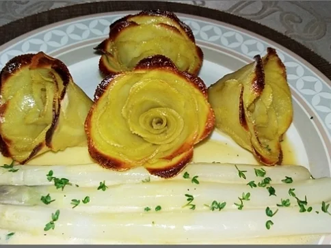 Spargeln, Kartoffel-Rosen, Prager Schinken und  Sauce Hollandaise - Rezept - Bild Nr. 3
