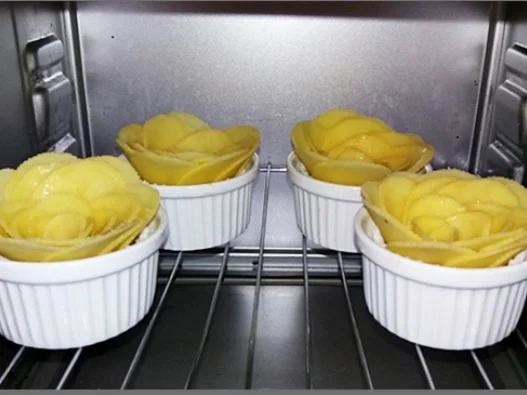 Spargeln, Kartoffel-Rosen, Prager Schinken und  Sauce Hollandaise - Rezept - Bild Nr. 5