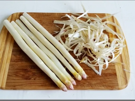 Spargeln, Kartoffel-Rosen, Prager Schinken und  Sauce Hollandaise - Rezept - Bild Nr. 9