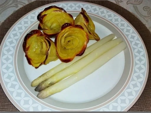 Spargeln, Kartoffel-Rosen, Prager Schinken und  Sauce Hollandaise - Rezept - Bild Nr. 16