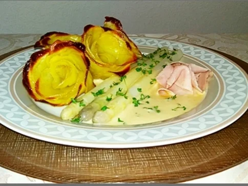 Spargeln, Kartoffel-Rosen, Prager Schinken und  Sauce Hollandaise - Rezept - Bild Nr. 19
