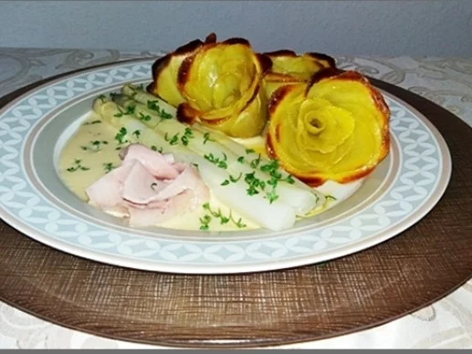Spargeln, Kartoffel-Rosen, Prager Schinken und  Sauce Hollandaise - Rezept - Bild Nr. 20