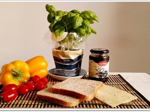 Glücksbringer –Toastbrot mit Käse, Paprika, Papayakernen und  Marienkäfer - Rezept - Bild Nr. 5