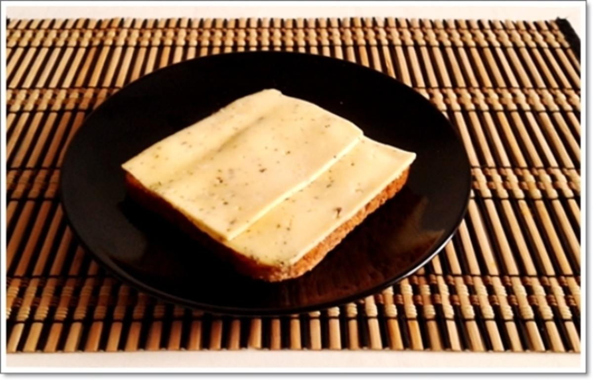 Glücksbringer –Toastbrot mit Käse, Paprika, Papayakernen und  Marienkäfer - Rezept - Bild Nr. 10