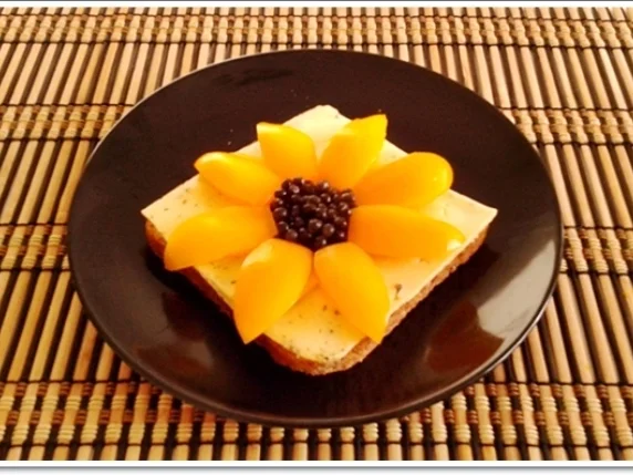 Glücksbringer –Toastbrot mit Käse, Paprika, Papayakernen und  Marienkäfer - Rezept - Bild Nr. 13