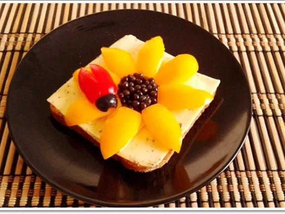 Glücksbringer –Toastbrot mit Käse, Paprika, Papayakernen und  Marienkäfer - Rezept - Bild Nr. 14