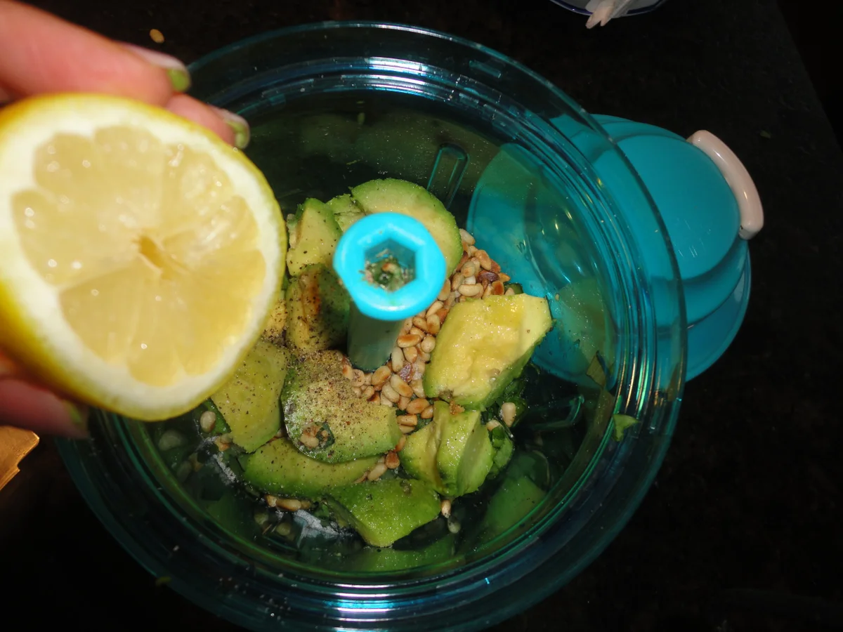 Rezept: Bärlauch / Avocado Aufstrich Bild Nr. 4 Bärlauch / Avocado Aufstrich - Rezept - Bild Nr. 4