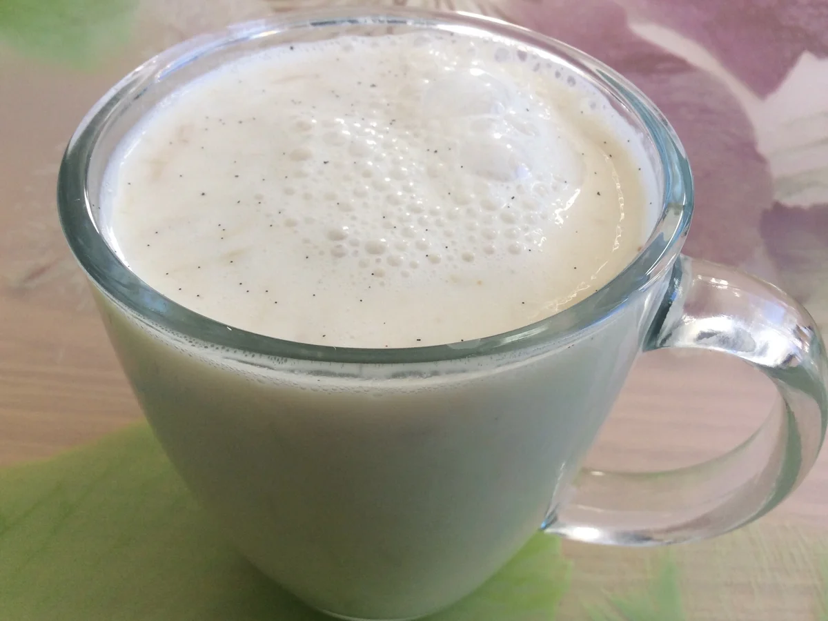 Apfel-Rhabarber-Lassi - Rezept
