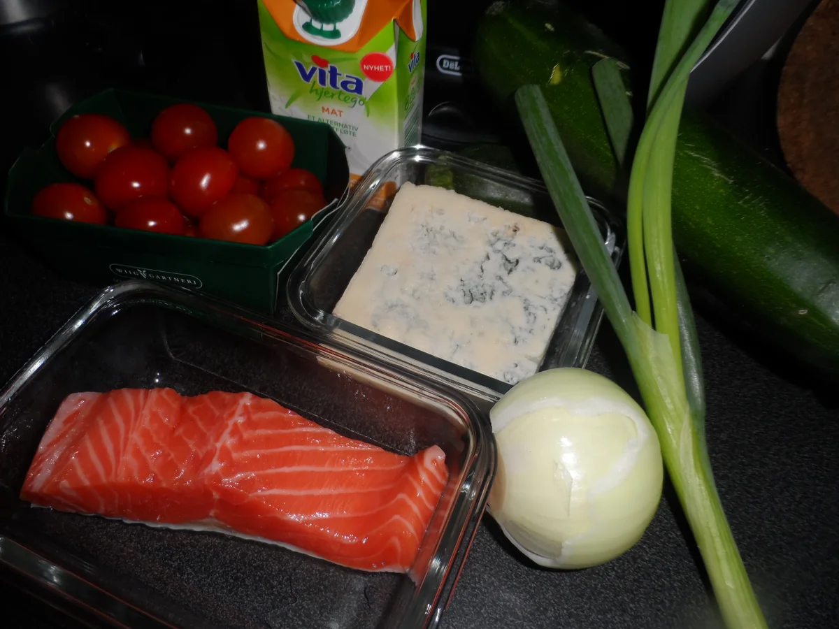 Rezept: BiNe` S ZUCCHINISPIRALEN IN GORGONZOLA - LACHSSAUCE BiNe` S ZUCCHINISPIRALEN IN GORGONZOLA - LACHSSAUCE - Rezept