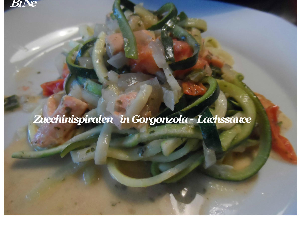 BiNe` S ZUCCHINISPIRALEN IN GORGONZOLA LACHSSAUCE - schnell &amp; einfach ...