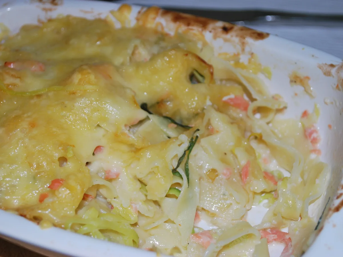Nudelauflauf mit zweierlei Lachs und Zucchinispaghetti  - Rezept