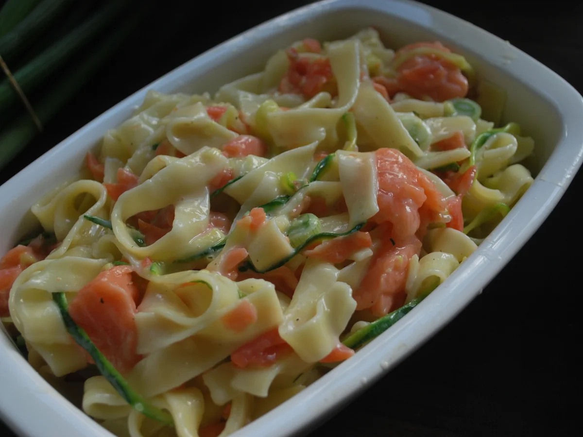 Nudelauflauf mit zweierlei Lachs und Zucchinispaghetti  - Rezept - Bild Nr. 3