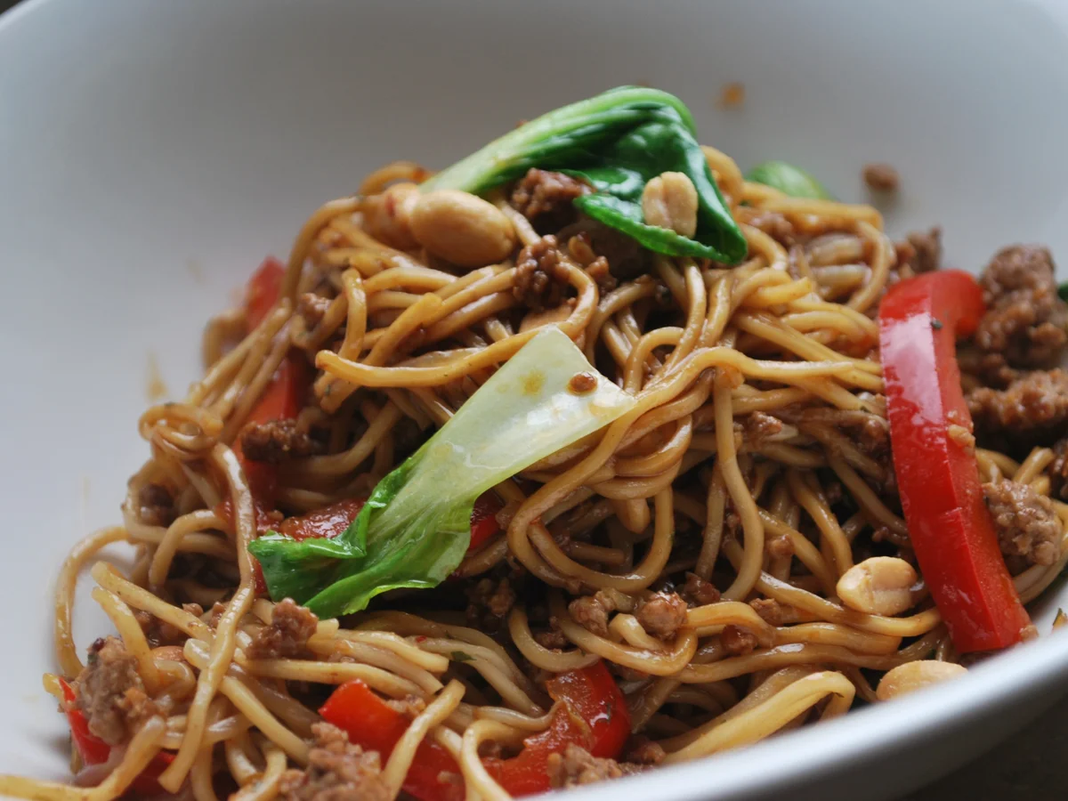 Asia-Nudel-Hackpfanne  - Rezept