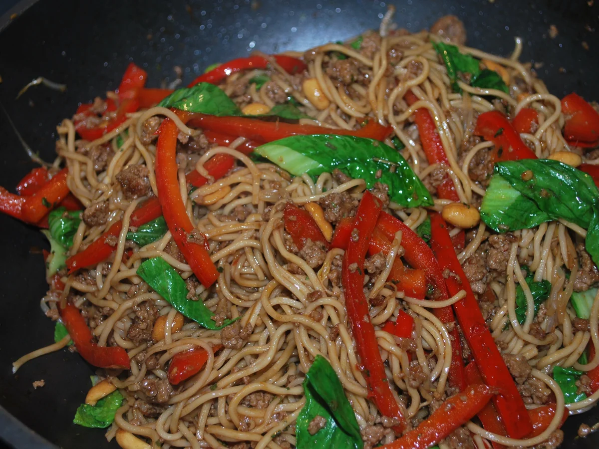 Asia-Nudel-Hackpfanne  - Rezept - Bild Nr. 2