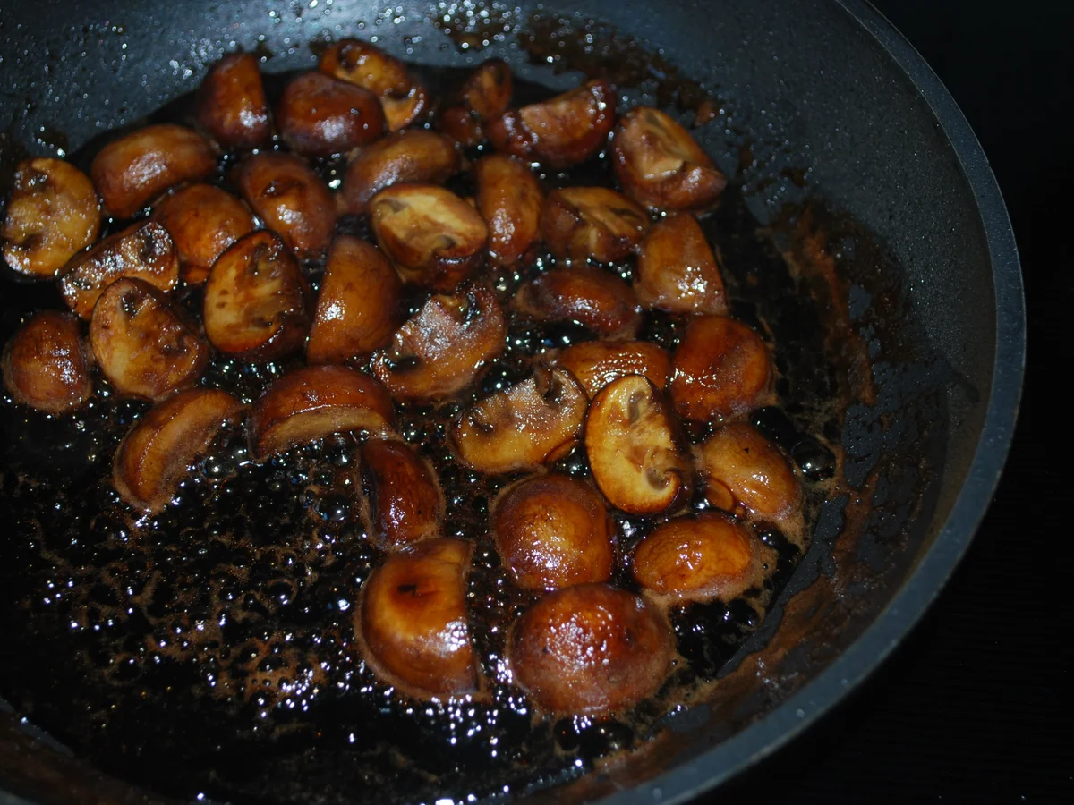 Rezept: Schweinefilet mit Portweinpilzen und gebratenen Gnocchis Bild Nr. 2 Schweinefilet mit Portweinpilzen und gebratenen Gnocchis - Rezept - Bild Nr. 2