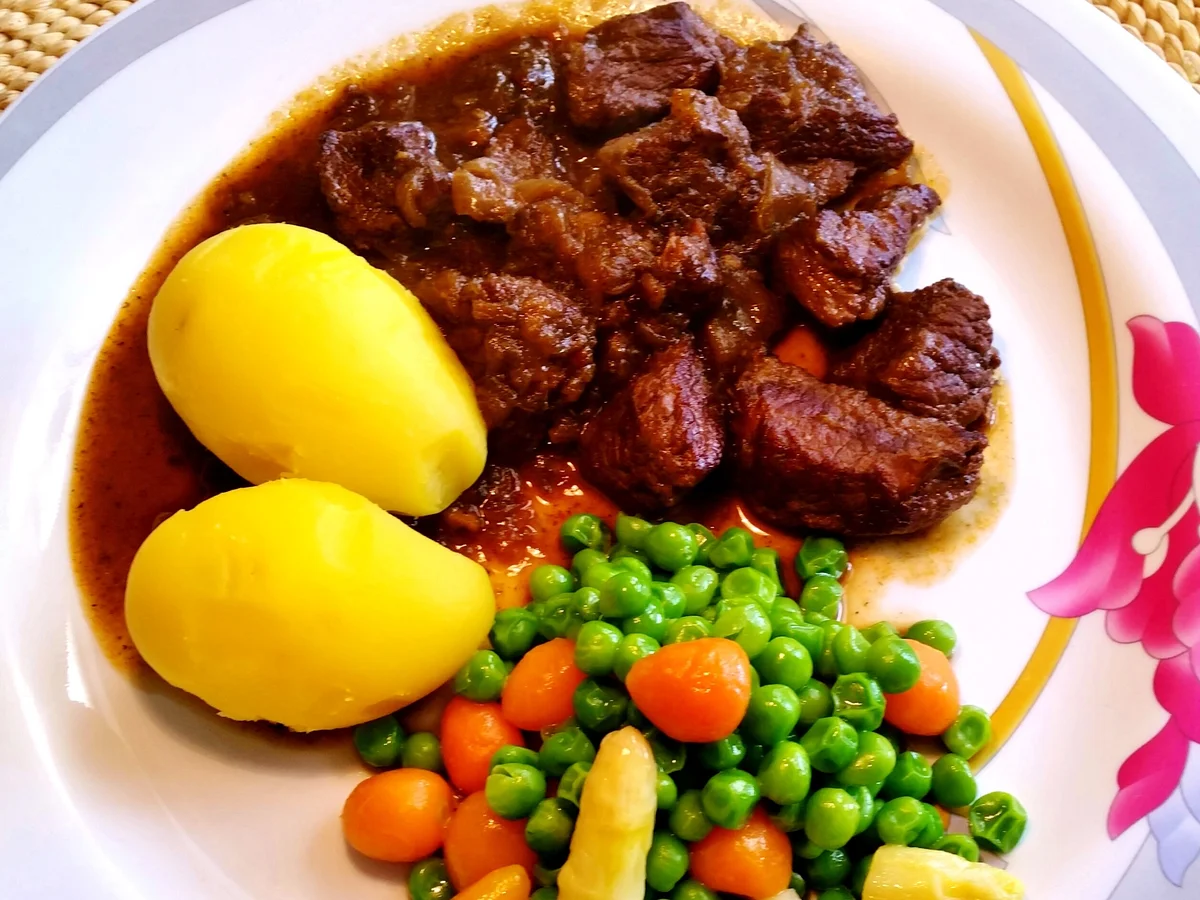 Gulasch ... - Rezept - Bild Nr. 7