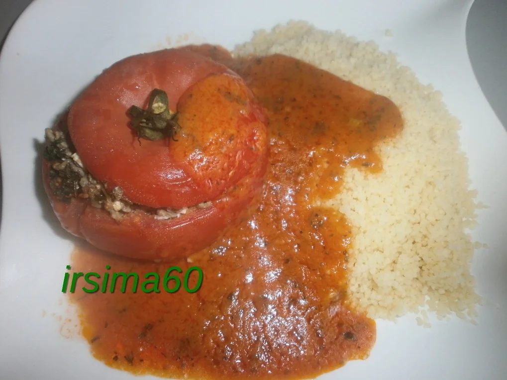 Rezept: Gefüllte Tomaten mit Hackfleisch und Schafskäse Bild Nr. 2 Gefüllte Tomaten mit Hackfleisch und Schafskäse - Rezept - Bild Nr. 2