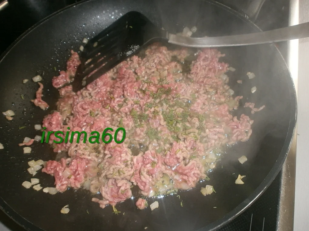 Rezept: Gefüllte Tomaten mit Hackfleisch und Schafskäse Bild Nr. 4 Gefüllte Tomaten mit Hackfleisch und Schafskäse - Rezept - Bild Nr. 4