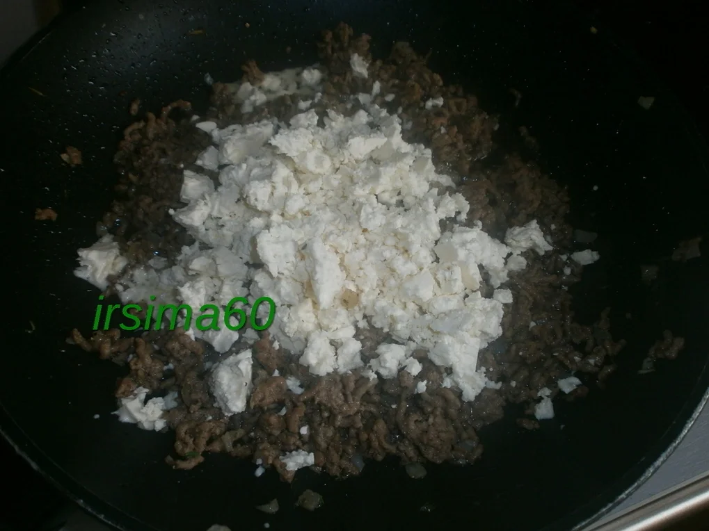 Rezept: Gefüllte Tomaten mit Hackfleisch und Schafskäse Bild Nr. 5 Gefüllte Tomaten mit Hackfleisch und Schafskäse - Rezept - Bild Nr. 5