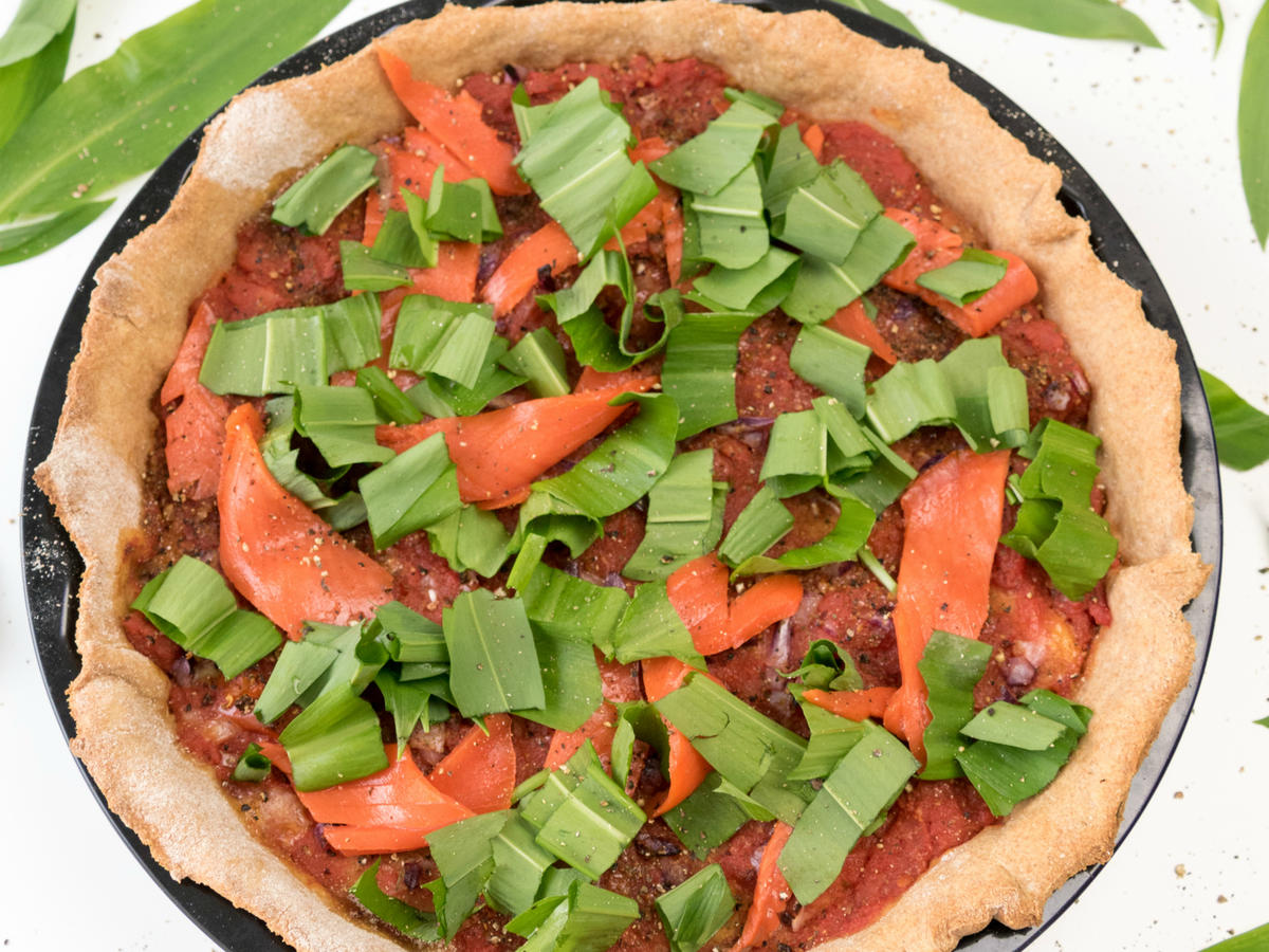 Dinkel Bärlauch Räucherlachs Pizza - einfach - 125 kcal/100g